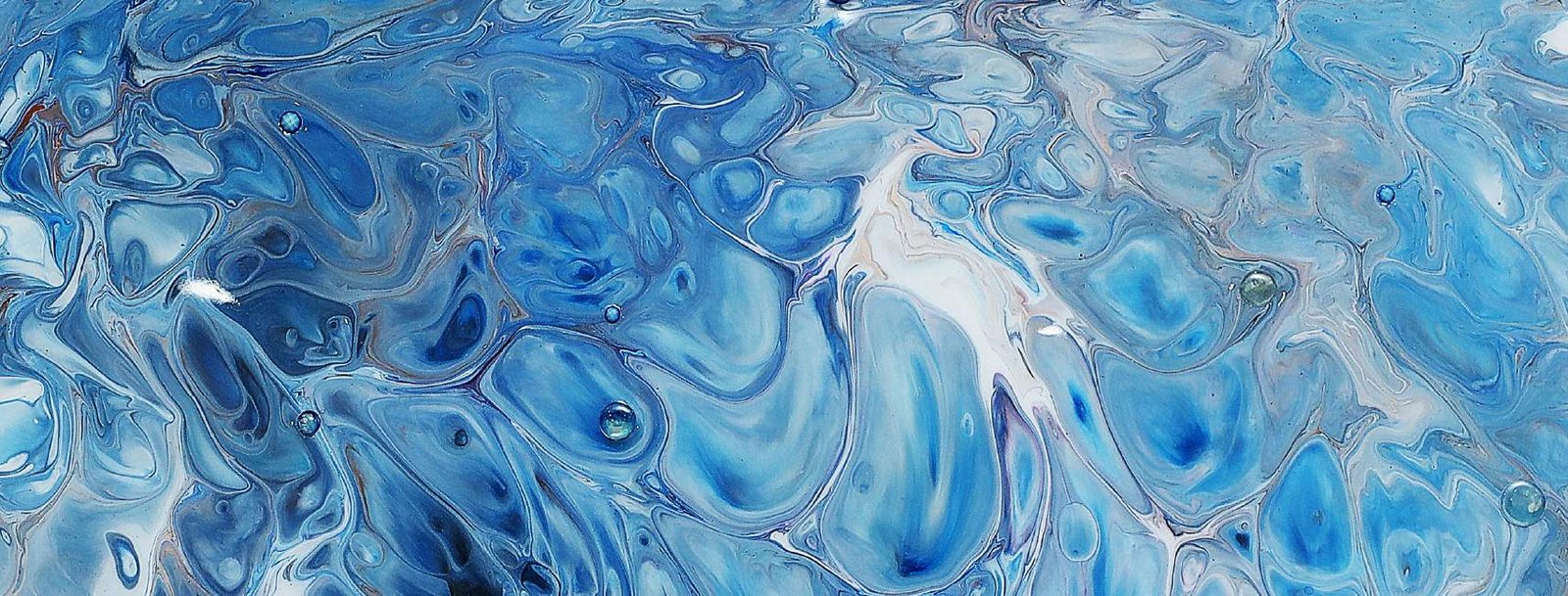 What Is Abstract Fluid Art? A Beginner’s Guide to the Flow of Creativity